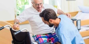 Männer und ein Job in der Pflege? Das passt!