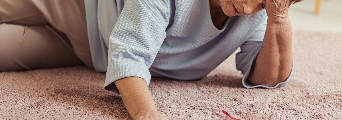 Sturzgefahr im Alter: Was Pflegekräfte wissen sollten